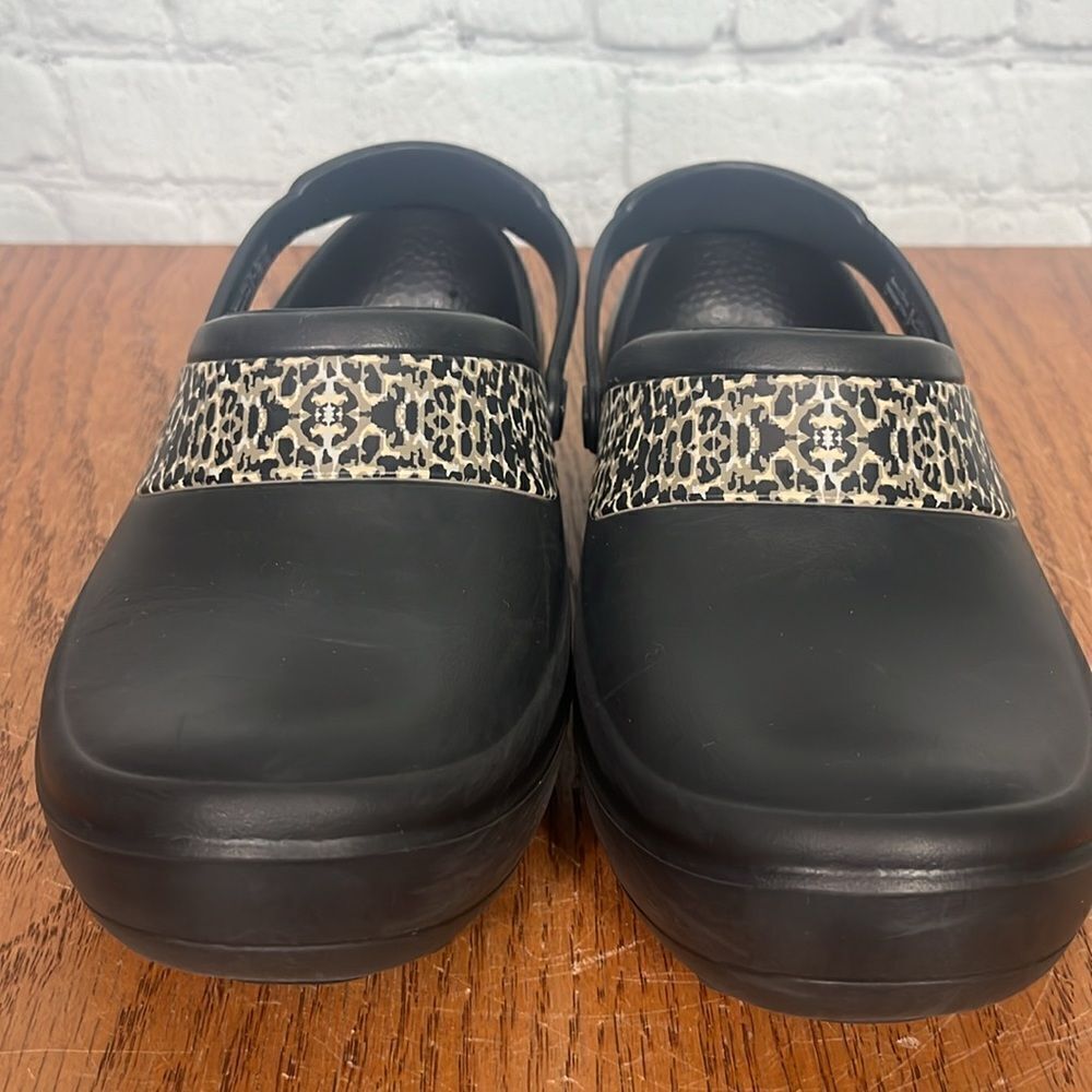 Crocs Women’s Slip On 10876 Clogs Closed Toe Closed Back Slip Resistant Black 8 - Picture 2 of 5